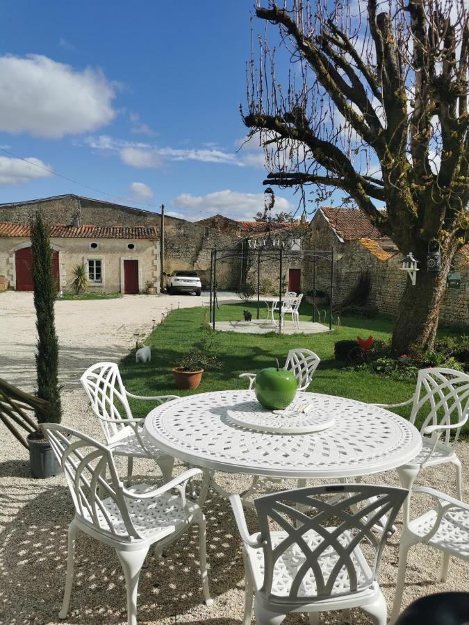 Bed and Breakfast Au Domaine De Gigie Chervettes Екстер'єр фото